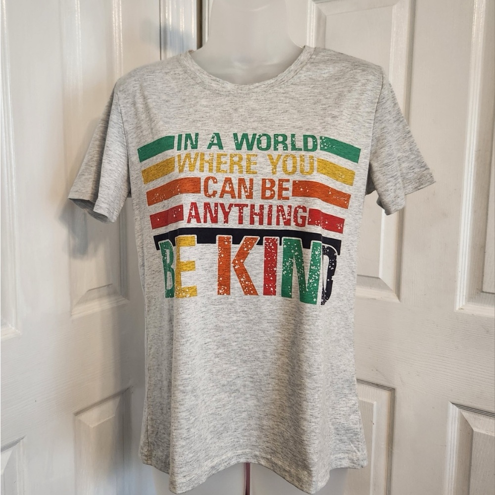 Gray Graphic Tee with Colorful 'Be Kind' Print